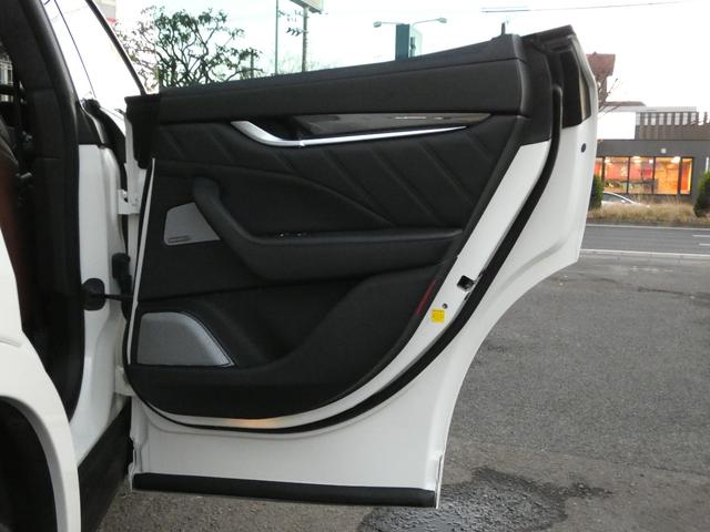 レヴァンテ グランスポーツ 後期型 右H正規D車 パノラマSR 茶革(ナチュラルレザー) シートヒーター&ベンチレーター カーボンインテ Bowers&Wilkins 全周カメラ Dアシスタンス ソフトクローズD エアサス&Sフックサス 黒キャリパー 純正21AW(47枚目)