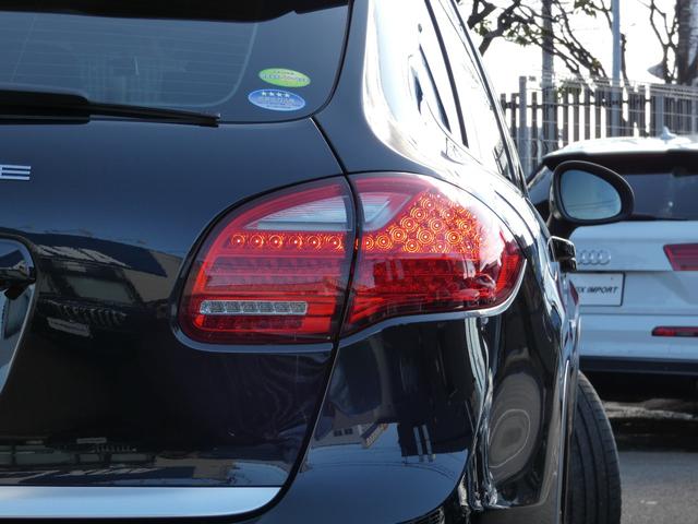 カイエン Ｓ　ハイブリッド　右Ｈ正規Ｄ車　ベージュ革　シートヒーター　純正ナビ地デジ　Ｂカメラ＆ＰＡＳ　クルコン　バイキセノンＨＬ　電動Ｒゲート　サーボトロニック　純正１９インチＡＷ（6枚目）