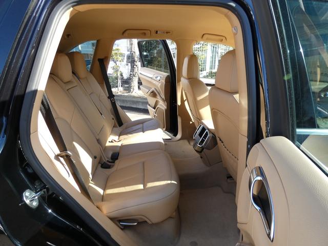 カイエン Ｓ　ハイブリッド　右Ｈ正規Ｄ車　ベージュ革　シートヒーター　純正ナビ地デジ　Ｂカメラ＆ＰＡＳ　クルコン　バイキセノンＨＬ　電動Ｒゲート　サーボトロニック　純正１９インチＡＷ（19枚目）