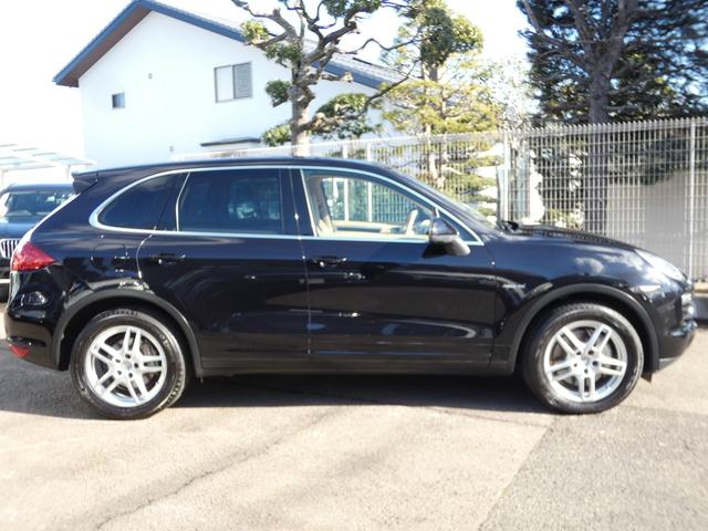 カイエン Ｓ　ハイブリッド　右Ｈ正規Ｄ車　ベージュ革　シートヒーター　純正ナビ地デジ　Ｂカメラ＆ＰＡＳ　クルコン　バイキセノンＨＬ　電動Ｒゲート　サーボトロニック　純正１９インチＡＷ（24枚目）