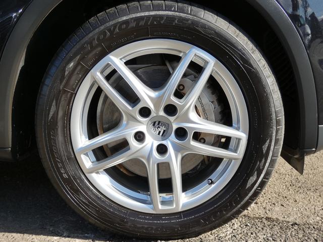 カイエン Ｓ　ハイブリッド　右Ｈ正規Ｄ車　ベージュ革　シートヒーター　純正ナビ地デジ　Ｂカメラ＆ＰＡＳ　クルコン　バイキセノンＨＬ　電動Ｒゲート　サーボトロニック　純正１９インチＡＷ（28枚目）