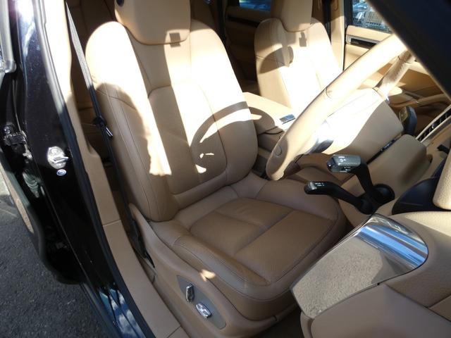 カイエン Ｓ　ハイブリッド　右Ｈ正規Ｄ車　ベージュ革　シートヒーター　純正ナビ地デジ　Ｂカメラ＆ＰＡＳ　クルコン　バイキセノンＨＬ　電動Ｒゲート　サーボトロニック　純正１９インチＡＷ（32枚目）