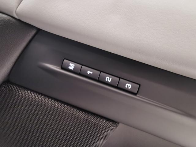 レンジローバーイヴォーク ダイナミック　ＨＳＥ　Ｐ３００ｅ　認定中古車　１オーナー　黒白革　ＳＲ　ピクセルＬＥＤヘッドライト　ワイヤレスデパーチャージング　メモリーシート　ＭＥＲＩＤＩＡＮ　ステアリングコラム　　パワーテールゲート　純正２０インチＡＷ（18枚目）