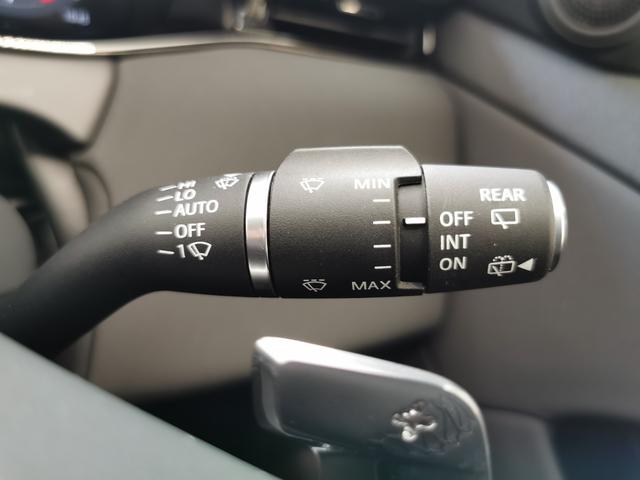 レンジローバーイヴォーク Ｓ　Ｐ２００　１オーナー　黒革シート　全席シートヒーター　１９インチアルミホイール　クリアサイトインテリアリアビューミラー　ワイヤレスデバイスチャージング　インタラクティブドライバーディスプレイ　ＡＣＣ（54枚目）