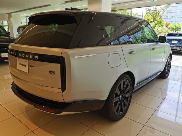 レンジローバー オートバイオグラフィーＰ５１０ｅスタンダドホイルベス　認定中古車　１オーナー　茶革シート　サンルーフ　全席シートＨ＆Ｃ　フロントシートマッサージ　ＨＵＤ　電動サイドステップ　ＣｌｅａｒＳｉｇｈｔテリアリアビューミラー　ＭＥＲＩＤＩＡＮ　純正２２インチＡＷ（32枚目）