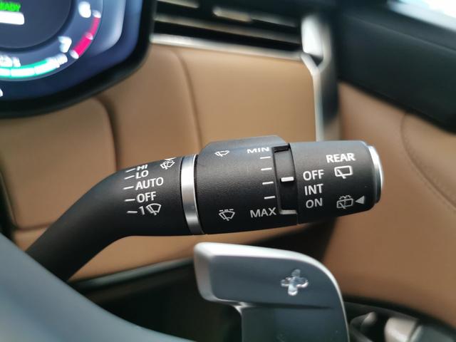 レンジローバー オートバイオグラフィーＰ５１０ｅスタンダドホイルベス　認定中古車　１オーナー　茶革シート　サンルーフ　全席シートＨ＆Ｃ　フロントシートマッサージ　ＨＵＤ　電動サイドステップ　ＣｌｅａｒＳｉｇｈｔテリアリアビューミラー　ＭＥＲＩＤＩＡＮ　純正２２インチＡＷ（55枚目）