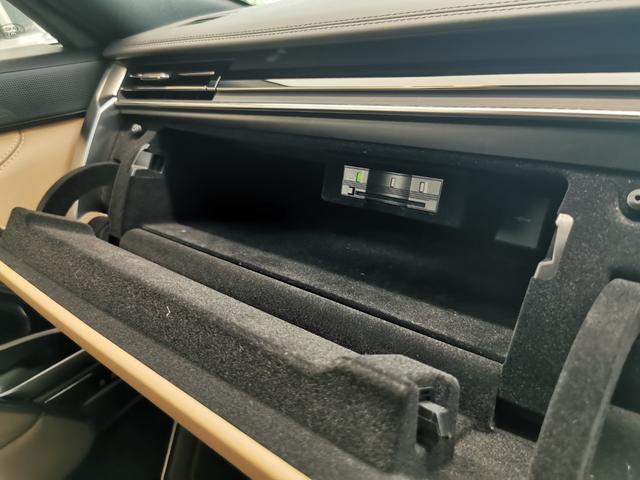 レンジローバー オートバイオグラフィーＰ５１０ｅスタンダドホイルベス　認定中古車　１オーナー　茶革シート　サンルーフ　全席シートＨ＆Ｃ　フロントシートマッサージ　ＨＵＤ　電動サイドステップ　ＣｌｅａｒＳｉｇｈｔテリアリアビューミラー　ＭＥＲＩＤＩＡＮ　純正２２インチＡＷ（59枚目）