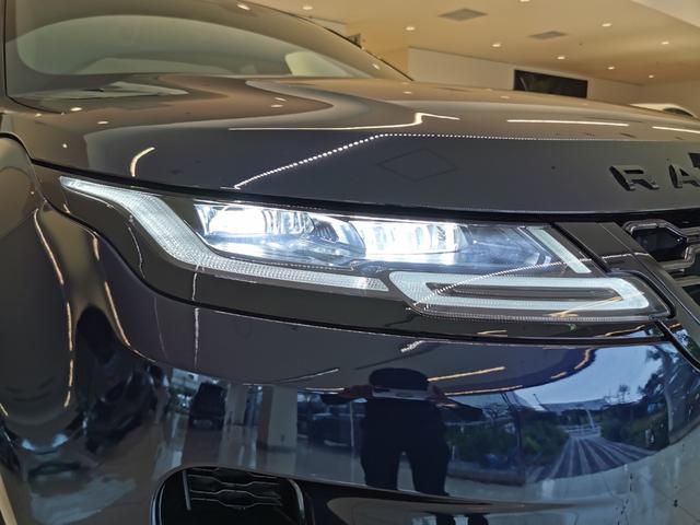 レンジローバーイヴォーク R-ダイナミック S D200 1オーナー 白黒革シート サンルーフ フロントシートヒーター ACC ブラックエクステリアパック 20インチアルミホイール ワイヤレスデバイスチャージング パワーテールゲート ステアリングヒーター(7枚目)