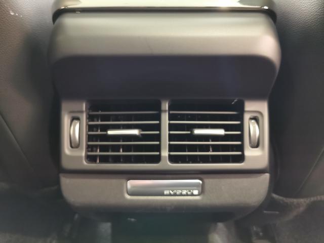 レンジローバーイヴォーク R-ダイナミック S D200 1オーナー 白黒革シート サンルーフ フロントシートヒーター ACC ブラックエクステリアパック 20インチアルミホイール ワイヤレスデバイスチャージング パワーテールゲート ステアリングヒーター(10枚目)