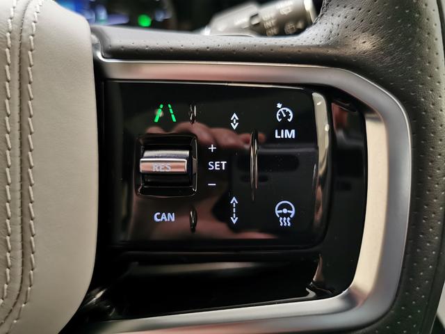 レンジローバーイヴォーク R-ダイナミック S D200 1オーナー 白黒革シート サンルーフ フロントシートヒーター ACC ブラックエクステリアパック 20インチアルミホイール ワイヤレスデバイスチャージング パワーテールゲート ステアリングヒーター(11枚目)