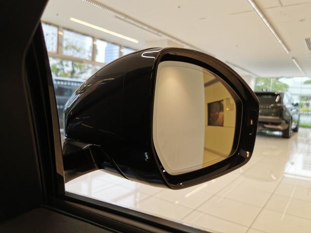 レンジローバーイヴォーク R-ダイナミック S D200 1オーナー 白黒革シート サンルーフ フロントシートヒーター ACC ブラックエクステリアパック 20インチアルミホイール ワイヤレスデバイスチャージング パワーテールゲート ステアリングヒーター(14枚目)