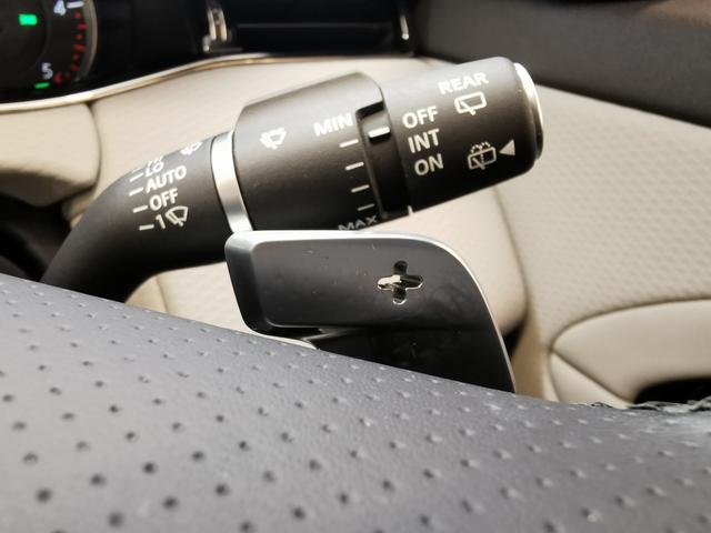 レンジローバーイヴォーク R-ダイナミック S D200 1オーナー 白黒革シート サンルーフ フロントシートヒーター ACC ブラックエクステリアパック 20インチアルミホイール ワイヤレスデバイスチャージング パワーテールゲート ステアリングヒーター(15枚目)