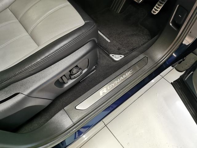 レンジローバーイヴォーク R-ダイナミック S D200 1オーナー 白黒革シート サンルーフ フロントシートヒーター ACC ブラックエクステリアパック 20インチアルミホイール ワイヤレスデバイスチャージング パワーテールゲート ステアリングヒーター(39枚目)