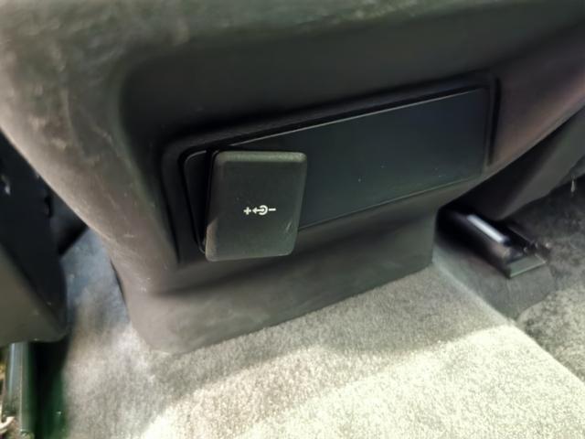 レンジローバーイヴォーク R-ダイナミック S D200 1オーナー 白黒革シート サンルーフ フロントシートヒーター ACC ブラックエクステリアパック 20インチアルミホイール ワイヤレスデバイスチャージング パワーテールゲート ステアリングヒーター(42枚目)