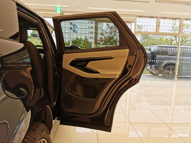 レンジローバーイヴォーク R-ダイナミック S D200 1オーナー 白黒革シート サンルーフ フロントシートヒーター ACC ブラックエクステリアパック 20インチアルミホイール ワイヤレスデバイスチャージング パワーテールゲート ステアリングヒーター(44枚目)