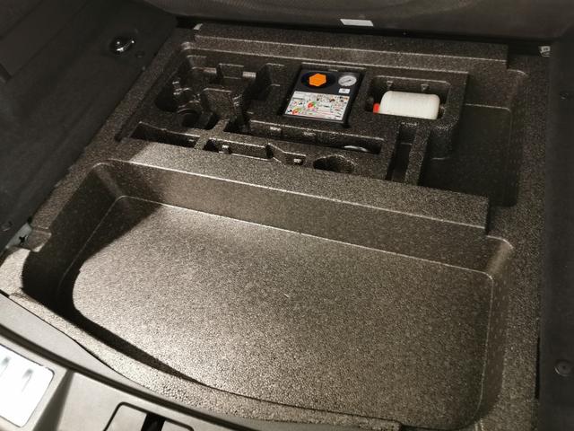 レンジローバーイヴォーク R-ダイナミック S D200 1オーナー 白黒革シート サンルーフ フロントシートヒーター ACC ブラックエクステリアパック 20インチアルミホイール ワイヤレスデバイスチャージング パワーテールゲート ステアリングヒーター(50枚目)