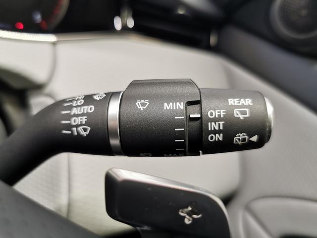 レンジローバーイヴォーク R-ダイナミック S D200 1オーナー 白黒革シート サンルーフ フロントシートヒーター ACC ブラックエクステリアパック 20インチアルミホイール ワイヤレスデバイスチャージング パワーテールゲート ステアリングヒーター(52枚目)