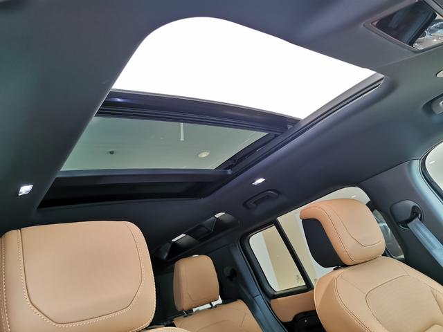 ディフェンダー １１０Ｖ８カルパチアンエディション　Ｐ５２５　１オーナー　茶革シート　サンルーフ　フロントシートヒーター＆クーラー　リアシートヒーター　ＭＥＲＩＤＩＡＮサラウンド　ヘッドアップディスプレイ　２２インチアルミホイール　ワイヤレスデバイスチャージング（2枚目）