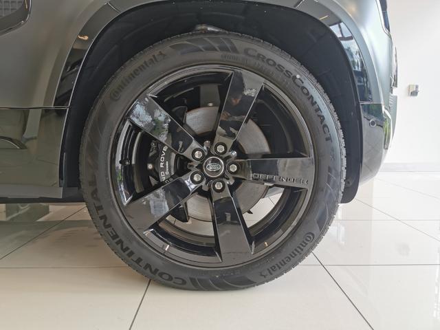 ディフェンダー １１０Ｖ８カルパチアンエディション　Ｐ５２５　１オーナー　茶革シート　サンルーフ　フロントシートヒーター＆クーラー　リアシートヒーター　ＭＥＲＩＤＩＡＮサラウンド　ヘッドアップディスプレイ　２２インチアルミホイール　ワイヤレスデバイスチャージング（8枚目）