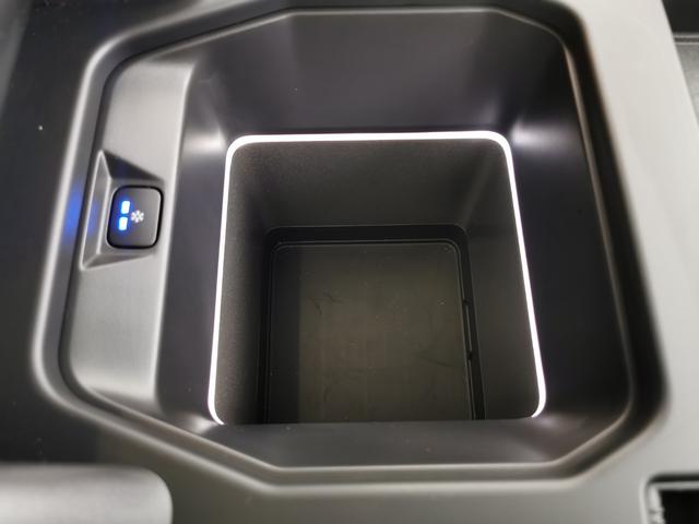 ディフェンダー １１０Ｖ８カルパチアンエディション　Ｐ５２５　１オーナー　茶革シート　サンルーフ　フロントシートヒーター＆クーラー　リアシートヒーター　ＭＥＲＩＤＩＡＮサラウンド　ヘッドアップディスプレイ　２２インチアルミホイール　ワイヤレスデバイスチャージング（16枚目）