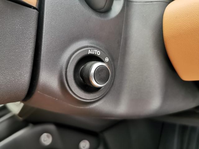 ディフェンダー １１０Ｖ８カルパチアンエディション　Ｐ５２５　１オーナー　茶革シート　サンルーフ　フロントシートヒーター＆クーラー　リアシートヒーター　ＭＥＲＩＤＩＡＮサラウンド　ヘッドアップディスプレイ　２２インチアルミホイール　ワイヤレスデバイスチャージング（18枚目）