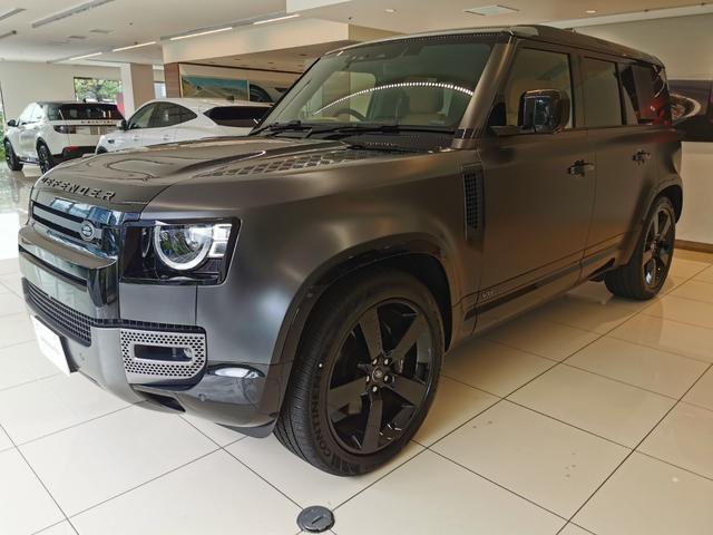 ディフェンダー １１０Ｖ８カルパチアンエディション　Ｐ５２５　１オーナー　茶革シート　サンルーフ　フロントシートヒーター＆クーラー　リアシートヒーター　ＭＥＲＩＤＩＡＮサラウンド　ヘッドアップディスプレイ　２２インチアルミホイール　ワイヤレスデバイスチャージング（24枚目）