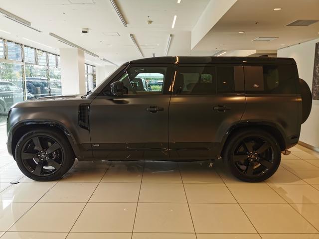 ディフェンダー １１０Ｖ８カルパチアンエディション　Ｐ５２５　１オーナー　茶革シート　サンルーフ　フロントシートヒーター＆クーラー　リアシートヒーター　ＭＥＲＩＤＩＡＮサラウンド　ヘッドアップディスプレイ　２２インチアルミホイール　ワイヤレスデバイスチャージング（26枚目）