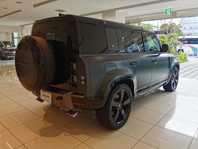 ディフェンダー １１０Ｖ８カルパチアンエディション　Ｐ５２５　１オーナー　茶革シート　サンルーフ　フロントシートヒーター＆クーラー　リアシートヒーター　ＭＥＲＩＤＩＡＮサラウンド　ヘッドアップディスプレイ　２２インチアルミホイール　ワイヤレスデバイスチャージング（29枚目）