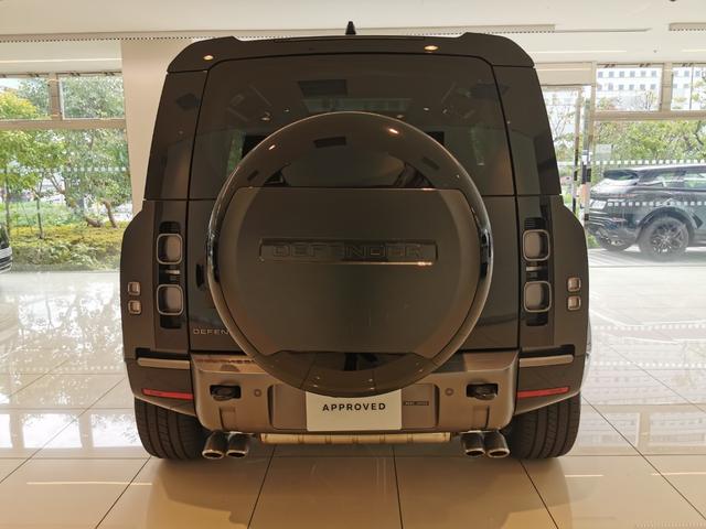 ディフェンダー １１０Ｖ８カルパチアンエディション　Ｐ５２５　１オーナー　茶革シート　サンルーフ　フロントシートヒーター＆クーラー　リアシートヒーター　ＭＥＲＩＤＩＡＮサラウンド　ヘッドアップディスプレイ　２２インチアルミホイール　ワイヤレスデバイスチャージング（30枚目）