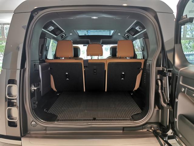 ディフェンダー １１０Ｖ８カルパチアンエディション　Ｐ５２５　１オーナー　茶革シート　サンルーフ　フロントシートヒーター＆クーラー　リアシートヒーター　ＭＥＲＩＤＩＡＮサラウンド　ヘッドアップディスプレイ　２２インチアルミホイール　ワイヤレスデバイスチャージング（31枚目）