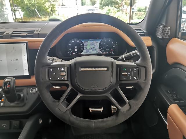 ディフェンダー １１０Ｖ８カルパチアンエディション　Ｐ５２５　１オーナー　茶革シート　サンルーフ　フロントシートヒーター＆クーラー　リアシートヒーター　ＭＥＲＩＤＩＡＮサラウンド　ヘッドアップディスプレイ　２２インチアルミホイール　ワイヤレスデバイスチャージング（32枚目）