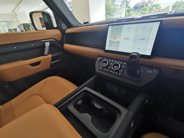 ディフェンダー １１０Ｖ８カルパチアンエディション　Ｐ５２５　１オーナー　茶革シート　サンルーフ　フロントシートヒーター＆クーラー　リアシートヒーター　ＭＥＲＩＤＩＡＮサラウンド　ヘッドアップディスプレイ　２２インチアルミホイール　ワイヤレスデバイスチャージング（44枚目）