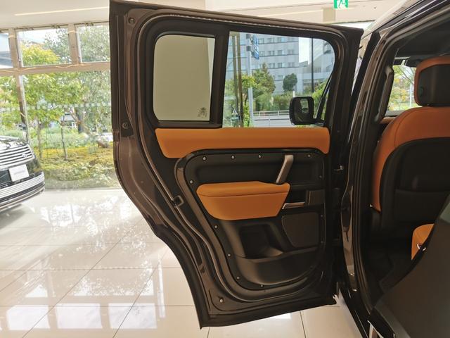 ディフェンダー １１０Ｖ８カルパチアンエディション　Ｐ５２５　１オーナー　茶革シート　サンルーフ　フロントシートヒーター＆クーラー　リアシートヒーター　ＭＥＲＩＤＩＡＮサラウンド　ヘッドアップディスプレイ　２２インチアルミホイール　ワイヤレスデバイスチャージング（51枚目）