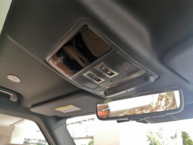 ディフェンダー １１０Ｖ８カルパチアンエディション　Ｐ５２５　１オーナー　茶革シート　サンルーフ　フロントシートヒーター＆クーラー　リアシートヒーター　ＭＥＲＩＤＩＡＮサラウンド　ヘッドアップディスプレイ　２２インチアルミホイール　ワイヤレスデバイスチャージング（53枚目）