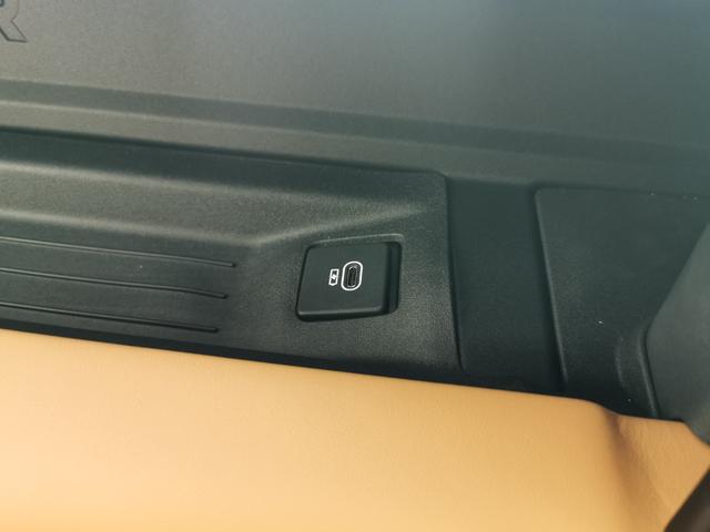 ディフェンダー １１０Ｖ８カルパチアンエディション　Ｐ５２５　１オーナー　茶革シート　サンルーフ　フロントシートヒーター＆クーラー　リアシートヒーター　ＭＥＲＩＤＩＡＮサラウンド　ヘッドアップディスプレイ　２２インチアルミホイール　ワイヤレスデバイスチャージング（54枚目）