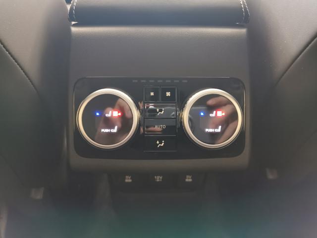 Iペイス HSE 1オーナー 黒革シート フロントシートヒーター&クーラー リアシートヒーター MERIDIANサラウンド ヘッドアップディスプレイ 電子制御エアサスペンション インタラクティブドライバーディスプレイ(10枚目)