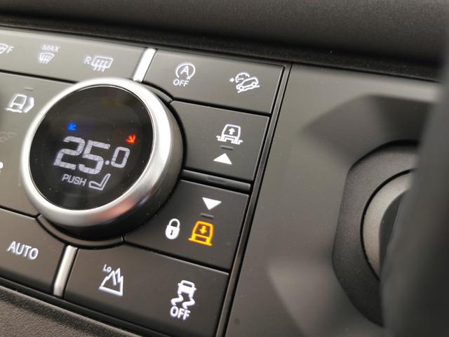 ディフェンダー 　禁煙車　１オ－ナ－　黒革　７人乗り　ＳＲ　エアサス　フィックスドサイドＳ　ＭＥＲＩＤＩＡＮ　フロントシートＨ　電動調整ステアリングコラム　２０インチＡＷ　ステアＨ（46枚目）