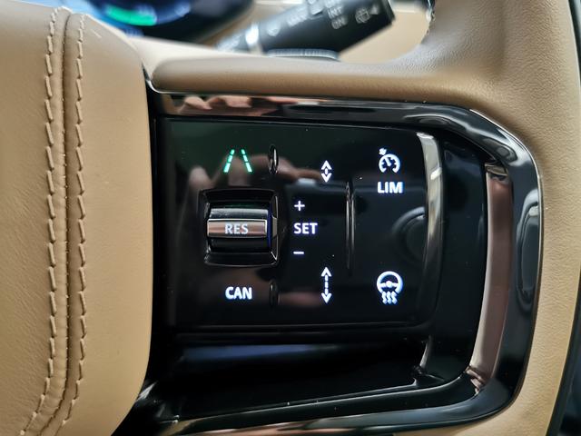 【アダプティブクルーズコントロール】前方車両を認識して自動で追従していくアダプティブクルーズコントロールが搭載されております。渋滞時などでも大変便利な機能になります。