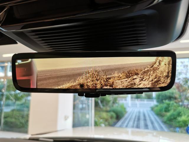 【クリアサイトインテリアリアビューミラー】カメラモードに切り替えが可能です。もちろん普通のルームミラーとしてもお使いいただけます。