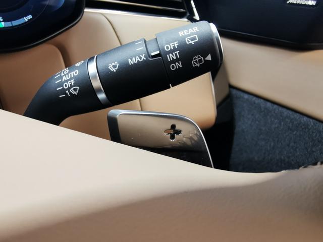 【パドルシフト】スポーツカーにある装備でステアリングから手を放すことなくシフトチェンジが可能な人気快適機能になります。