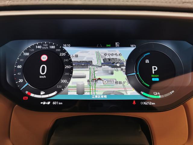 【インタラクティブドライバーディスプレイ】セキュリティ機能の操作やドライバーアシスト機能などの操作がこちらで可能です。レイアウト等もお好きなものに変更可能です。