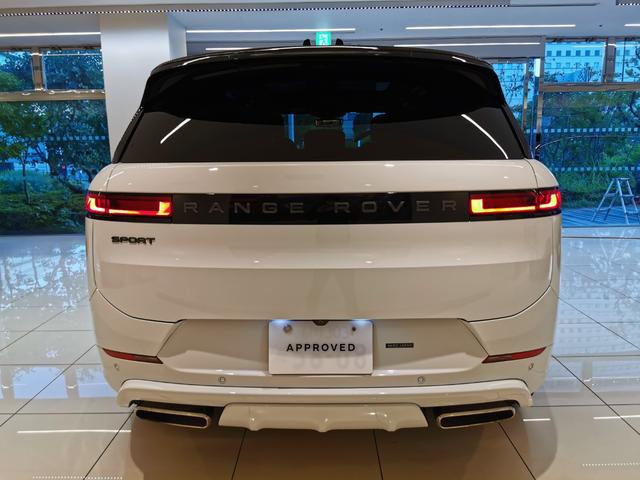 遂にＰＨＥＶモデルのレンジローバースポーツが入庫しました！乗り心地がより向上し、５５０ＰＳの力強い走りも魅力的な一台です！