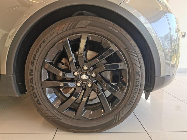 ディスカバリー ＨＳＥ　禁煙車　１オナ　黒革　シートＨ　ＭＥＲＩＤＩＡＮ　２０ＡＷ　インタラクティブドライバーディスプレイ　ＡＣＣ　ＬＥＤヘッドライト　電動調整ステアリングコラム　サラウンドカメラ　フロントフォグランプ（8枚目）