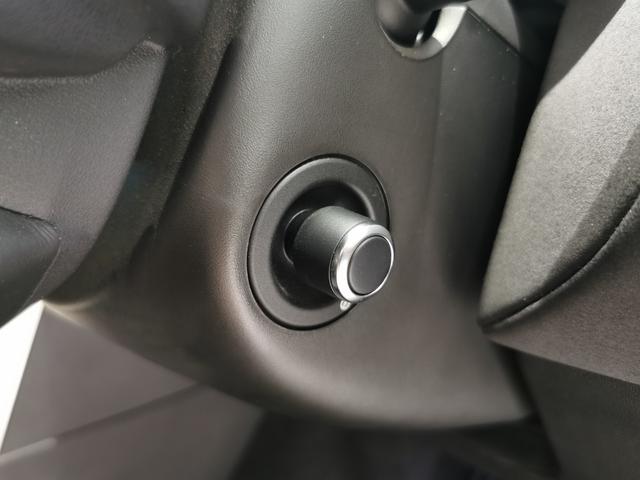 ディスカバリー ＨＳＥ　禁煙車　１オナ　黒革　シートＨ　ＭＥＲＩＤＩＡＮ　２０ＡＷ　インタラクティブドライバーディスプレイ　ＡＣＣ　ＬＥＤヘッドライト　電動調整ステアリングコラム　サラウンドカメラ　フロントフォグランプ（10枚目）