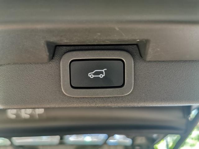 ディスカバリー ＨＳＥ　禁煙車　１オナ　黒革　シートＨ　ＭＥＲＩＤＩＡＮ　２０ＡＷ　インタラクティブドライバーディスプレイ　ＡＣＣ　ＬＥＤヘッドライト　電動調整ステアリングコラム　サラウンドカメラ　フロントフォグランプ（14枚目）