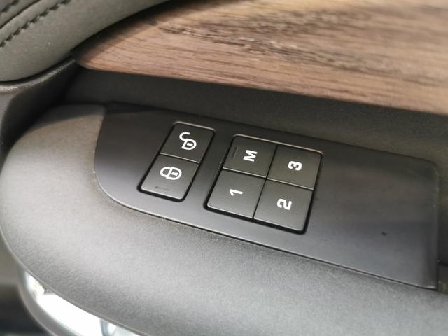 ディスカバリー ＨＳＥ　禁煙車　１オナ　黒革　シートＨ　ＭＥＲＩＤＩＡＮ　２０ＡＷ　インタラクティブドライバーディスプレイ　ＡＣＣ　ＬＥＤヘッドライト　電動調整ステアリングコラム　サラウンドカメラ　フロントフォグランプ（15枚目）