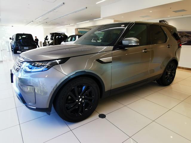 ディスカバリー ＨＳＥ　禁煙車　１オナ　黒革　シートＨ　ＭＥＲＩＤＩＡＮ　２０ＡＷ　インタラクティブドライバーディスプレイ　ＡＣＣ　ＬＥＤヘッドライト　電動調整ステアリングコラム　サラウンドカメラ　フロントフォグランプ（18枚目）