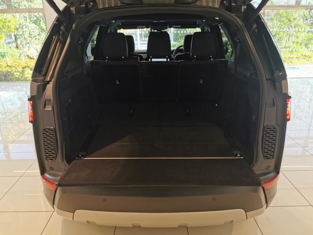ディスカバリー ＨＳＥ　禁煙車　１オナ　黒革　シートＨ　ＭＥＲＩＤＩＡＮ　２０ＡＷ　インタラクティブドライバーディスプレイ　ＡＣＣ　ＬＥＤヘッドライト　電動調整ステアリングコラム　サラウンドカメラ　フロントフォグランプ（25枚目）