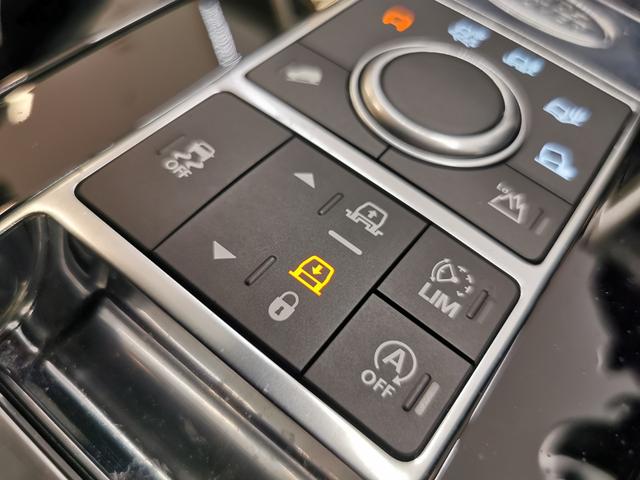 ディスカバリー ＨＳＥ　禁煙車　１オナ　黒革　シートＨ　ＭＥＲＩＤＩＡＮ　２０ＡＷ　インタラクティブドライバーディスプレイ　ＡＣＣ　ＬＥＤヘッドライト　電動調整ステアリングコラム　サラウンドカメラ　フロントフォグランプ（40枚目）