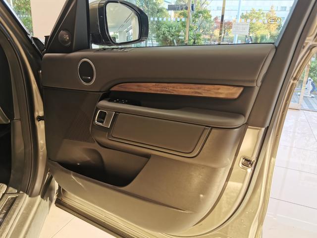 ディスカバリー ＨＳＥ　禁煙車　１オナ　黒革　シートＨ　ＭＥＲＩＤＩＡＮ　２０ＡＷ　インタラクティブドライバーディスプレイ　ＡＣＣ　ＬＥＤヘッドライト　電動調整ステアリングコラム　サラウンドカメラ　フロントフォグランプ（44枚目）